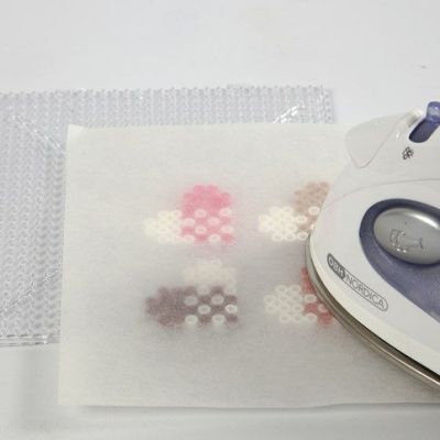 Manillamerke pyntet med et hjerte av rørperler