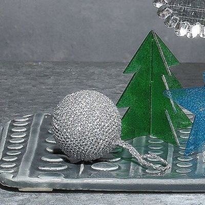 Heklet kule av glittergarn