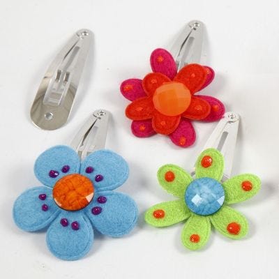 Hårspenne med filtblomst og cabochon 