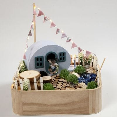 Miniatyr Campingplass på et brett