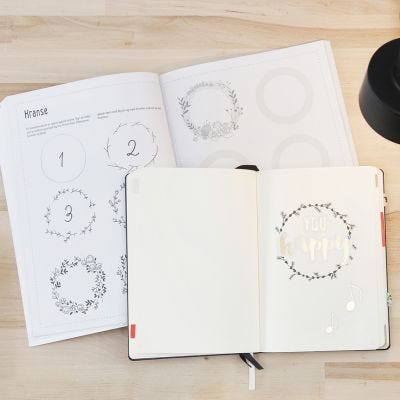 Bullet journal ved hjelp av øvingshefte