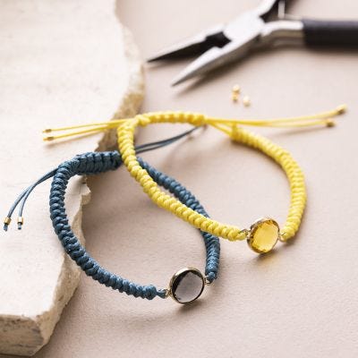 Armbånd med smykkeanheng