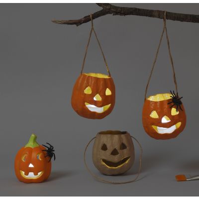 Gresskar lanterner av papp og terrakotta til halloween