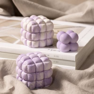 Bobleskulpturer i farget resin-støping