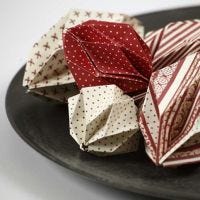 Origamibrettede kuler av Copenhagen designpapir