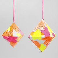 Diamant av papir med trykk i neonfarger