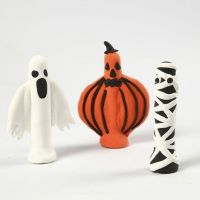 Figurer til Halloween, laget med Silk Clay rundt klesklyper
