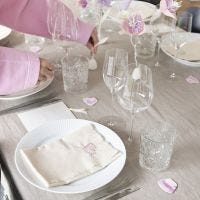 Pastellbasert borddekking for seks personer