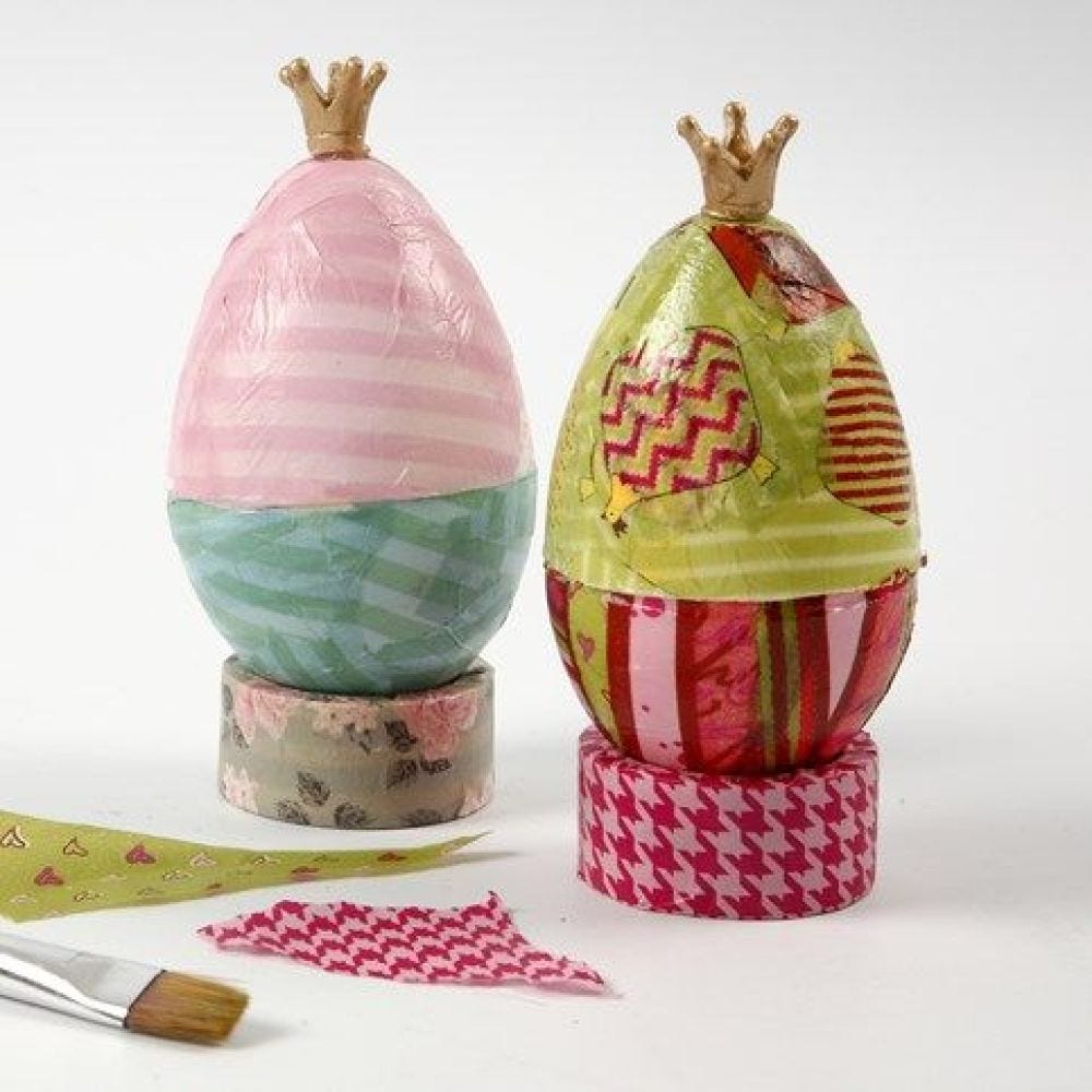 Decoupert og stående egg med gullkrone