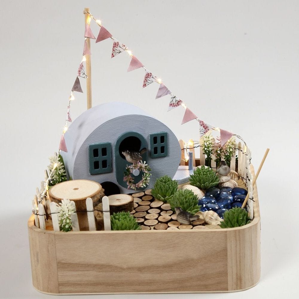 Miniatyr Campingplass på et brett