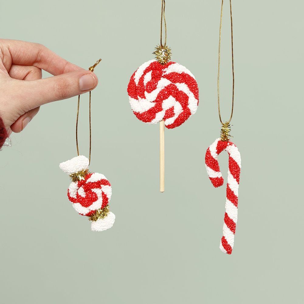 Godteri av juleoppheng laget av Foam Clay