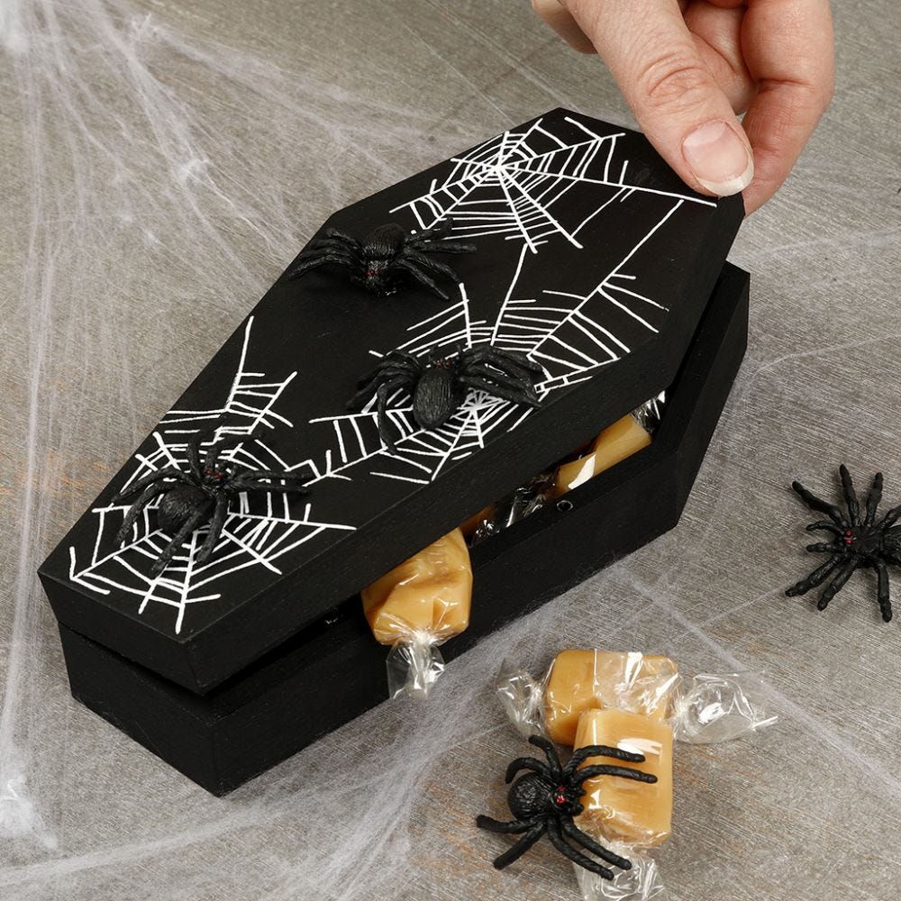 Halloween kiste med edderkopper